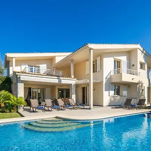 villa-with-private-pool-in-port-de-pollensa.allmallorcahotels.com/